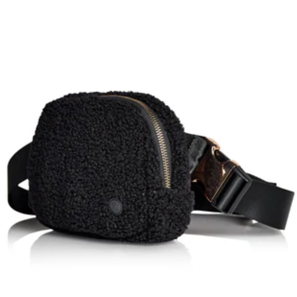 NWT Kyodan Cloud Sherpa two way belt bag
